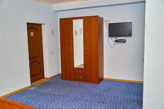 Мотели Hotel Uyut Dimitrov Большой двухместный номер с 1 кроватью-7