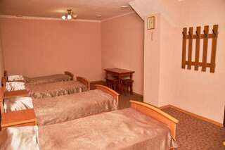 Мотели Hotel Uyut Dimitrov Кровать в общем 4-местном номере для мужчин и женщин-2